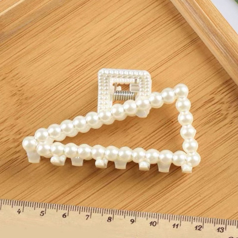 Elegant Pearls Beads Hairpin