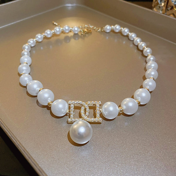 Women Elegant pearl chain